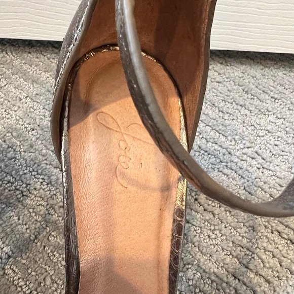 JOIE Jaclyn High Heel Embossed Snakeskin High Heel Sandal - Bronze Metallic 37 7 - Picture 5 of 10